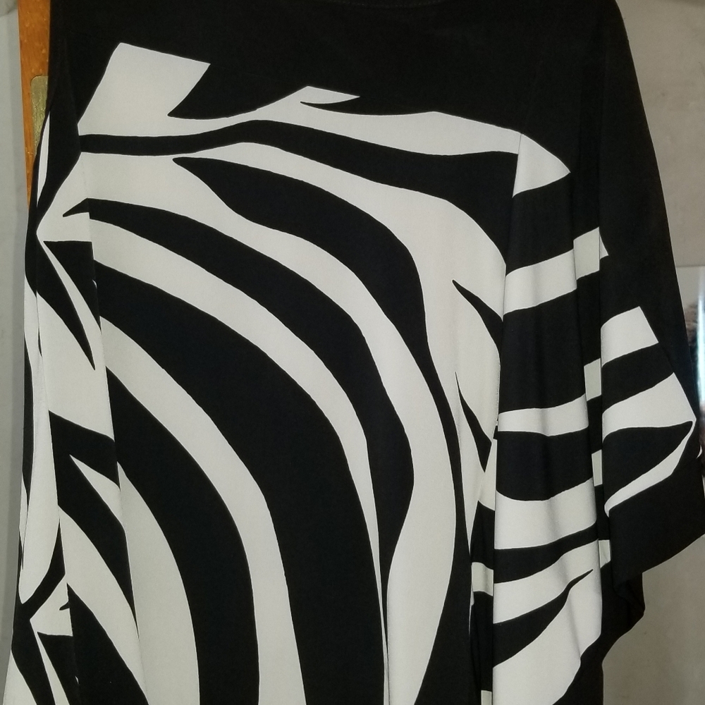 Black and white asymmetrical top